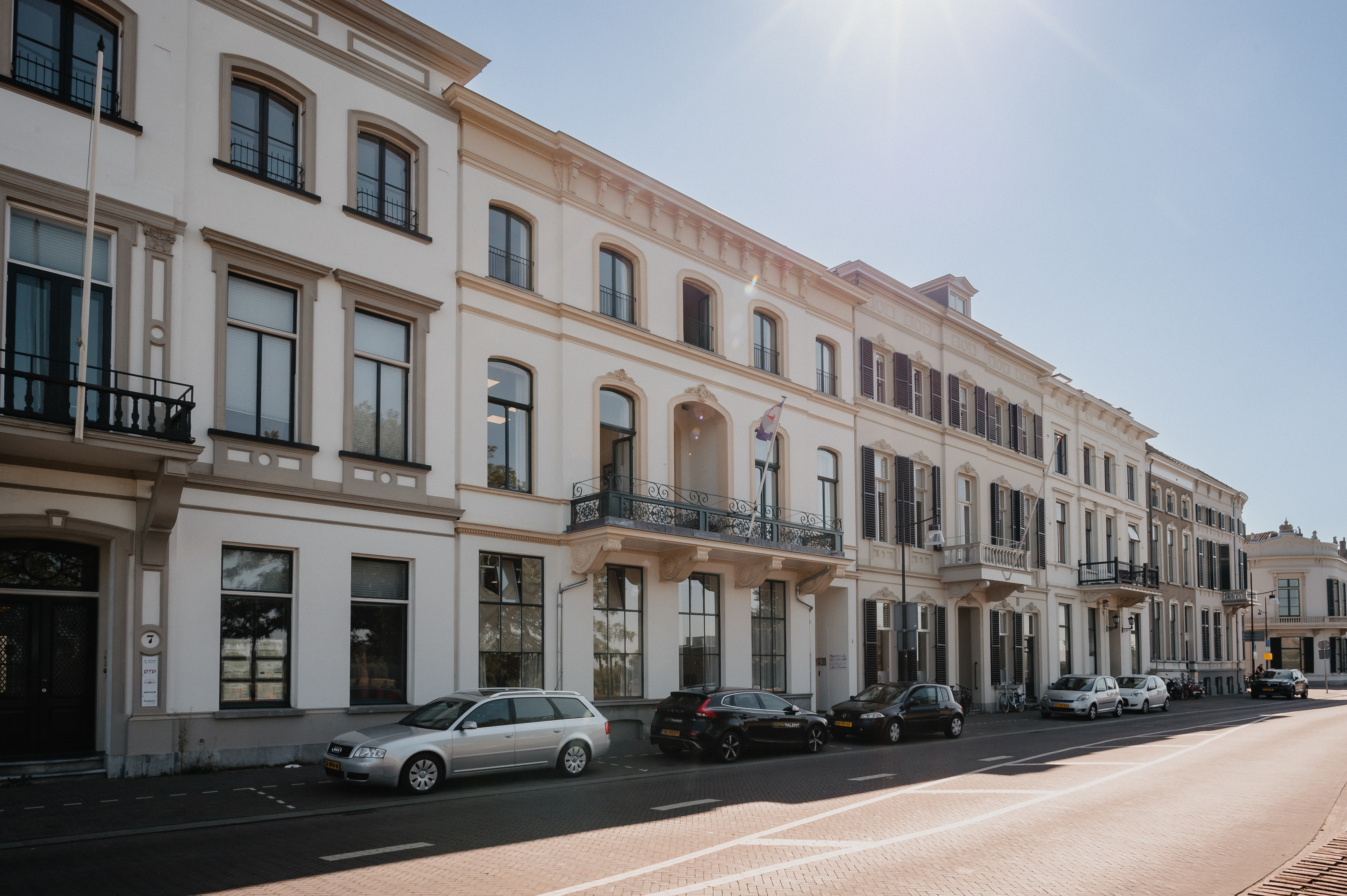 Zijaanzicht van het Steets kantoor in Zutphen